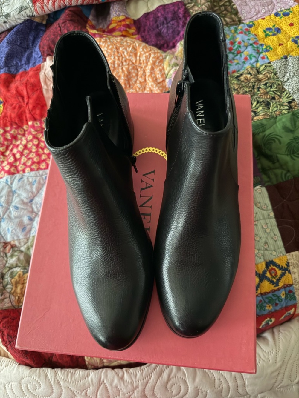 Van Elli boots never worn
